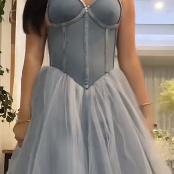 Pricess beautiful blue dress - Picture 8 of 9